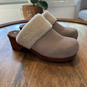 NWT** White mountain leather clog grey suede